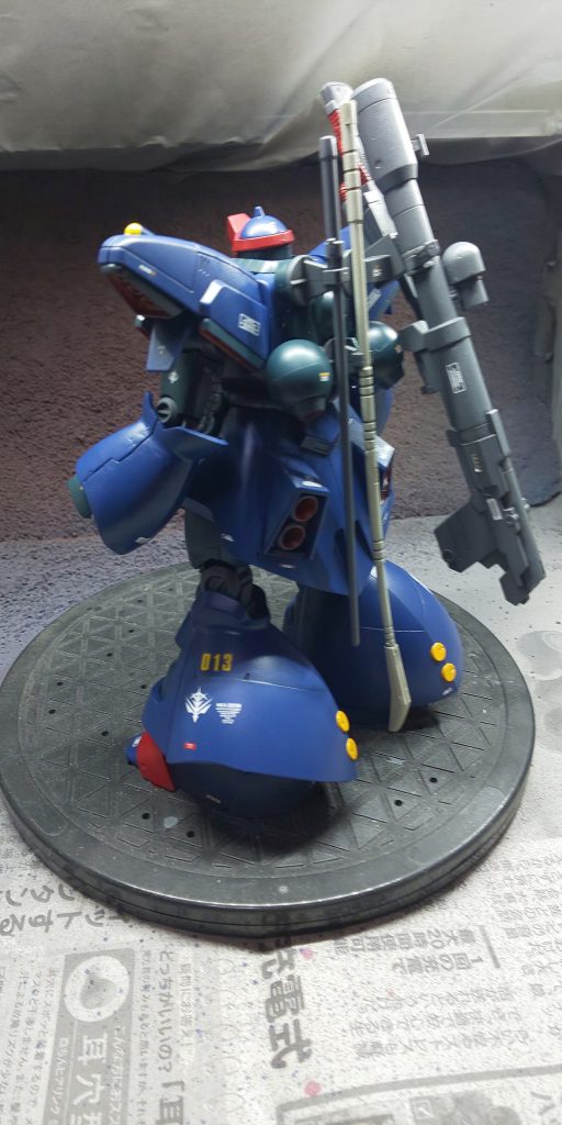  ビームトマホークはホルダーにセットすると塗装が剥げるので、UC版から拝借。 この機体を初めて見た当時はこのトマホークと腕のビームキャノンと、武器が斬新で一目惚れでした。