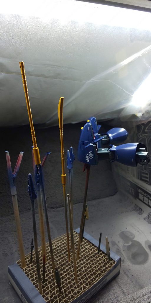 ついでにビームトマホークの分割パーツをジョイントパーツのプラパイプを使って結合。