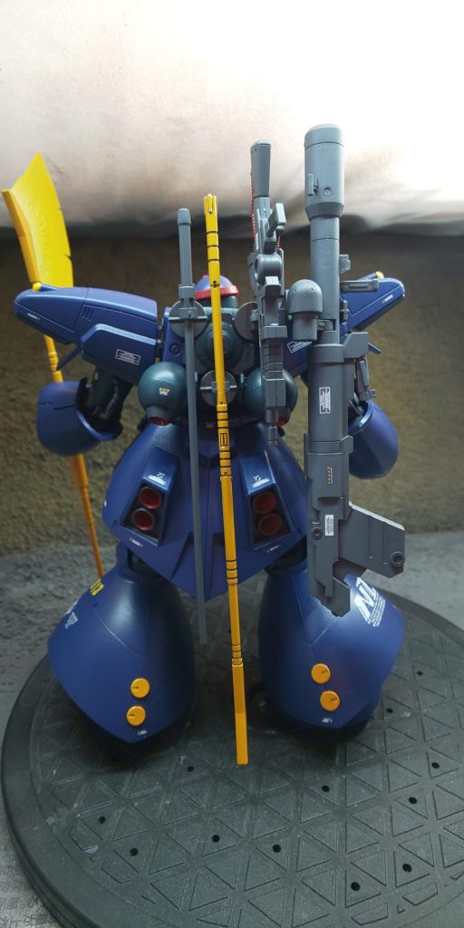 ポージングはしてませんがこれで前よりはずいぶんマシになったはず😅背中のトマホークの柄は塗装が剥がれているので装着専用にしてます。