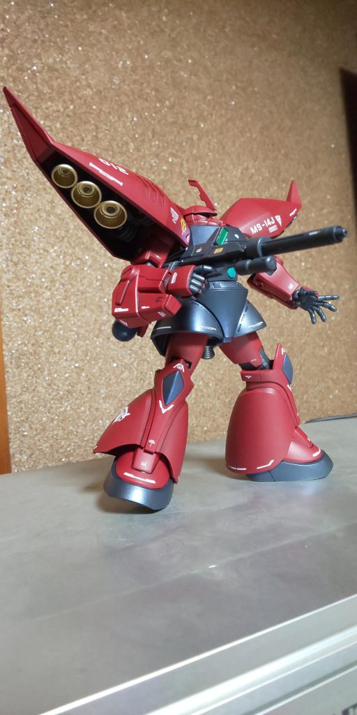  実際作るまでは「あのブタ鼻がなぁ…💦」とか思ってましたが、いざ完成すると近くに寄らないかぎりそこまで気にならない、というかむしろカッコよくね？と😅 作り方を忘れないうちに次は「青の部隊」のゲルググか…それともマサイのゲルググか❓️ZZの地球編はわりと好きなんですよね😊 最後まで見ていただき、ありがとうございました。