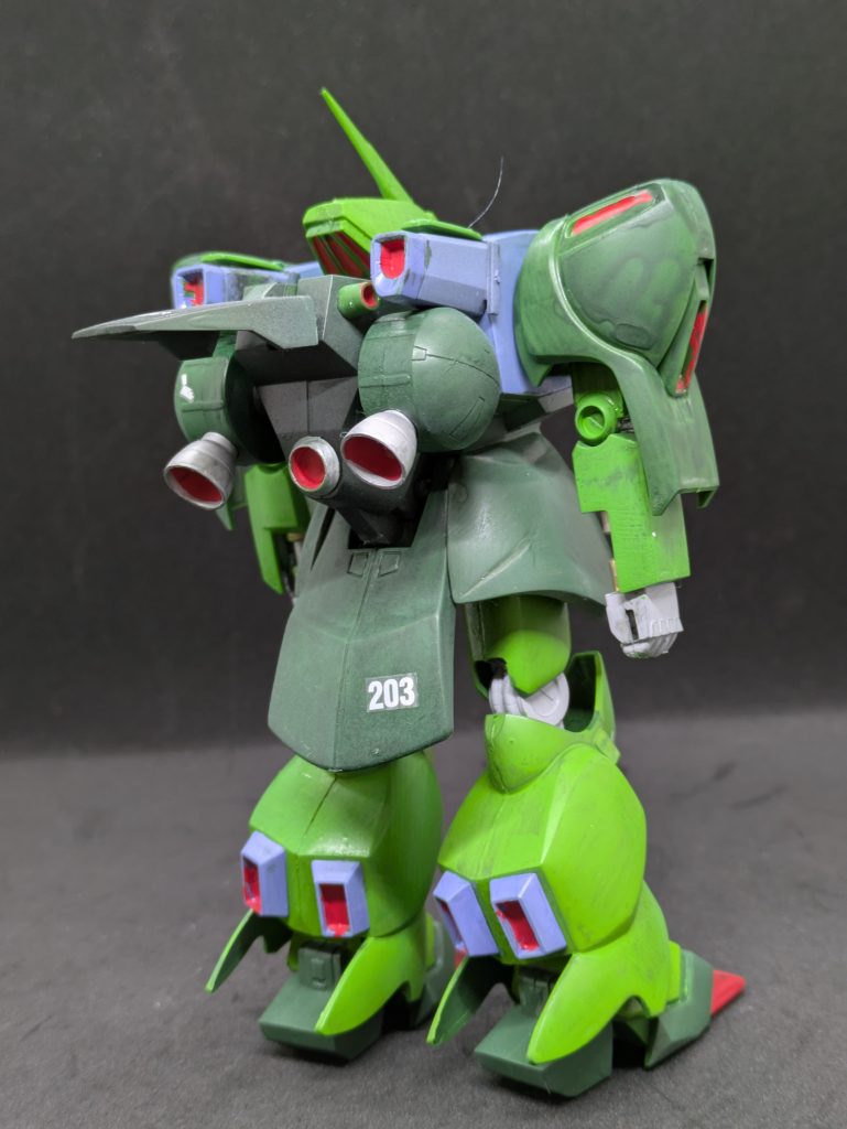 ザクというよりグフの流れを汲むMSです。旧キットでは出番が最初であったものの、ガザDの次にキット化され、旧キットZZシリーズNo.2になります。出来は当時のものとしては良い部類に入り、腕の伸縮も再現されています。(私は間違って接着してしまったため、未稼動です・・・)と言っても実は始めて作りました(笑)。本来なら、ここでガルスJのキットの説明は終わるのですが、旧キット発売から39年後?に衝撃の出来事が起こります。