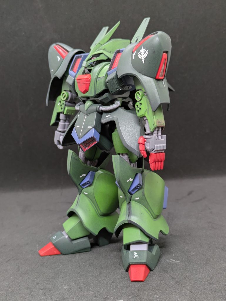 ZZフリークであり、マシュマー大好きな私としては買わないわけがないのですが、事前予約に全て負けて、途方に暮れる気の弱いピエロになっていました。最近のガンプラ市場は激戦で、入手するのも困難ですからね。本来ならZZはガンダムシリーズの中ではファンが少なく、発売されたとしても一部熱狂的ファンだけが嬉々買うだけのMSなんですけどね〜。今のブームはファーストガンダムの最初のガンプラブームを凌駕しているのではないですかね。ZZが面白いと思ってくれたファンが増えたのならば、ファンとしては嬉しいのですが、とりあえず買っておけ!という人の方が多そうで悲しいです。