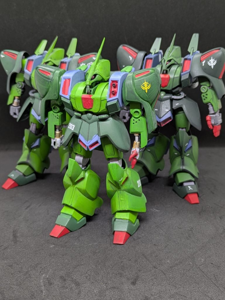 塗装について。旧キットは筆塗りです。元々筆塗りでしたが、最近は水性塗料が進化していてビックリしました。そのうちラッカーから水性に移行していきたいです。明るい緑:黒地の後にルマングリーン。暗い緑:暗緑色(まんまw)青:すみれ色