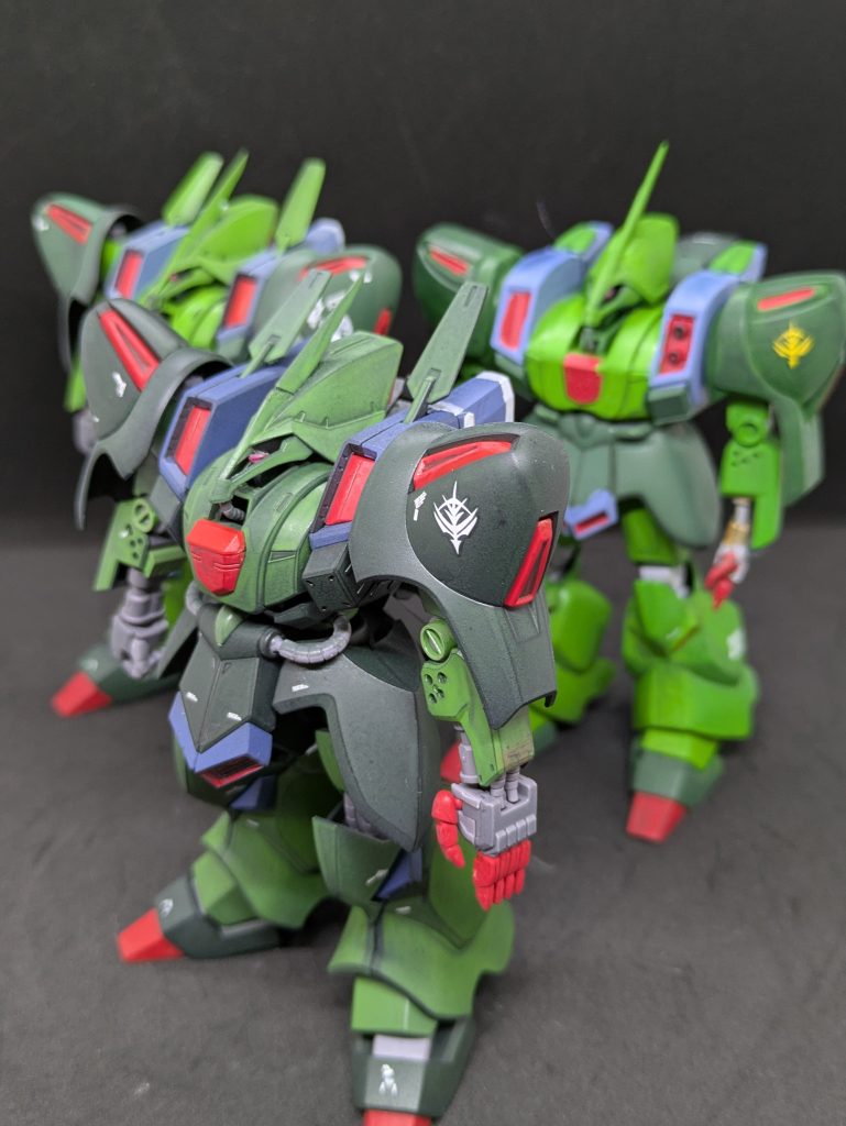 HGUCマシュマー機。ザクIII改カラーのあまりを利用。HGUC一般機。明るい緑:ルマングリーン濃い緑:濃緑色(零戦とかでよく使う色)赤は全部ガイアのフレイムレッドです。ZZのMSって意外と腰部が動かないデザインのMSが大きい気がします。機動性を凌駕する圧倒的火力で押す時代だったからですかね?