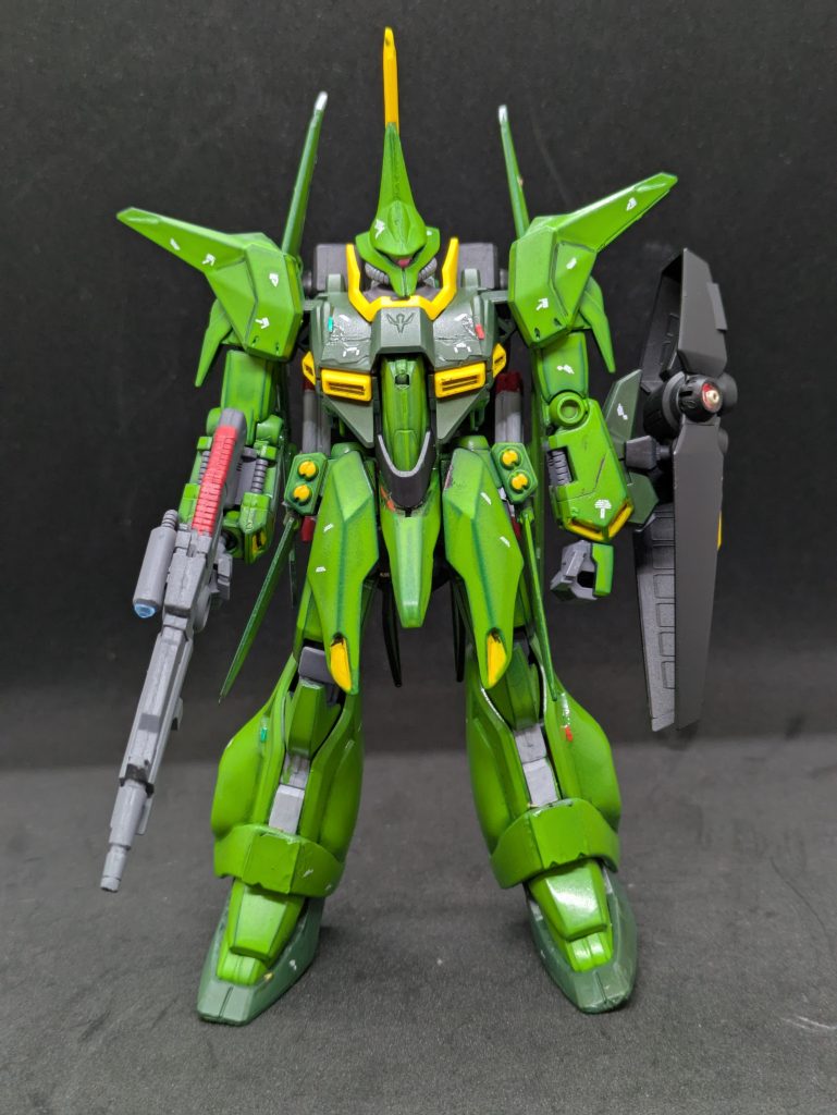 ということでグレミー機との差は模型上ではありません。スペック上の性能差もないかと思われます。気になるのは量産型には変形機構がないのか？（このキットは変形できますが、劇中で量産型分離変形をしなかった。ユニコーンでは変形していたので、変形しなかった理由がわかりません）