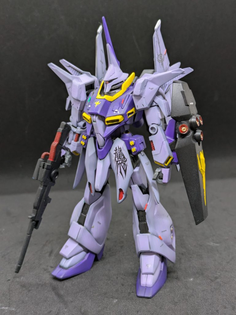 そして、ここでMY設定をぶっ込みさせていただきます。（完全嘘設定なので、信じないようにw）アクシズに落ち延びた、まお大佐率いるまお艦隊の面々は、一年戦争の生き残りということで、新兵の多いアクシズにおいて非常に重宝される。ハマーン様からも信頼され、アーガマ追撃の任に当たったマシュマー・セロとキャラ・スーンはサイド１の支配を十分にできなかったため、後任としてサイド1の制圧を拝命。まお艦隊がサイド１を実効支配することに成功する。その際にまお艦隊でも新型MSの試験運用が行われ、まお艦隊配下のリンダ・ザクロイド中尉がバウの試験運用を担当することになった。https://gumpla.jp/mg/2184508サイド1のスウィートウォーターでは、潜伏中の大物に出会うことになることになるのだが、この話は別の機会にー。