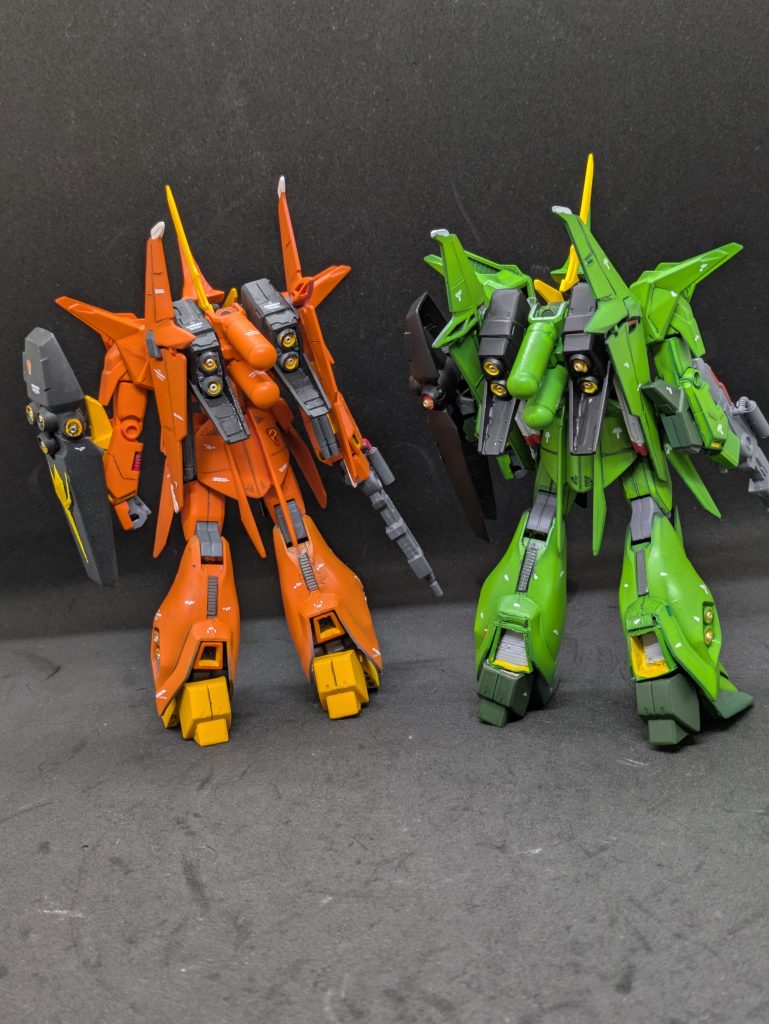 変形機構を度外視したため、とせっかくの後発の量産機なので、オリジナル解釈で脚のスラスターを大型化してみました。キットの部品は使わずにプラ板の箱組です。（粗いので、良い子のみんなは拡大しないようにw）バインダーの接続部はABSパーツです。久しぶりに割ってしまうという事故を起こしてしまいました。加えてウイングバインダーの必要部分を切り飛ばしてしまい、後からプラ板で作り直しと余計な手間がかかってしまいました・・・。