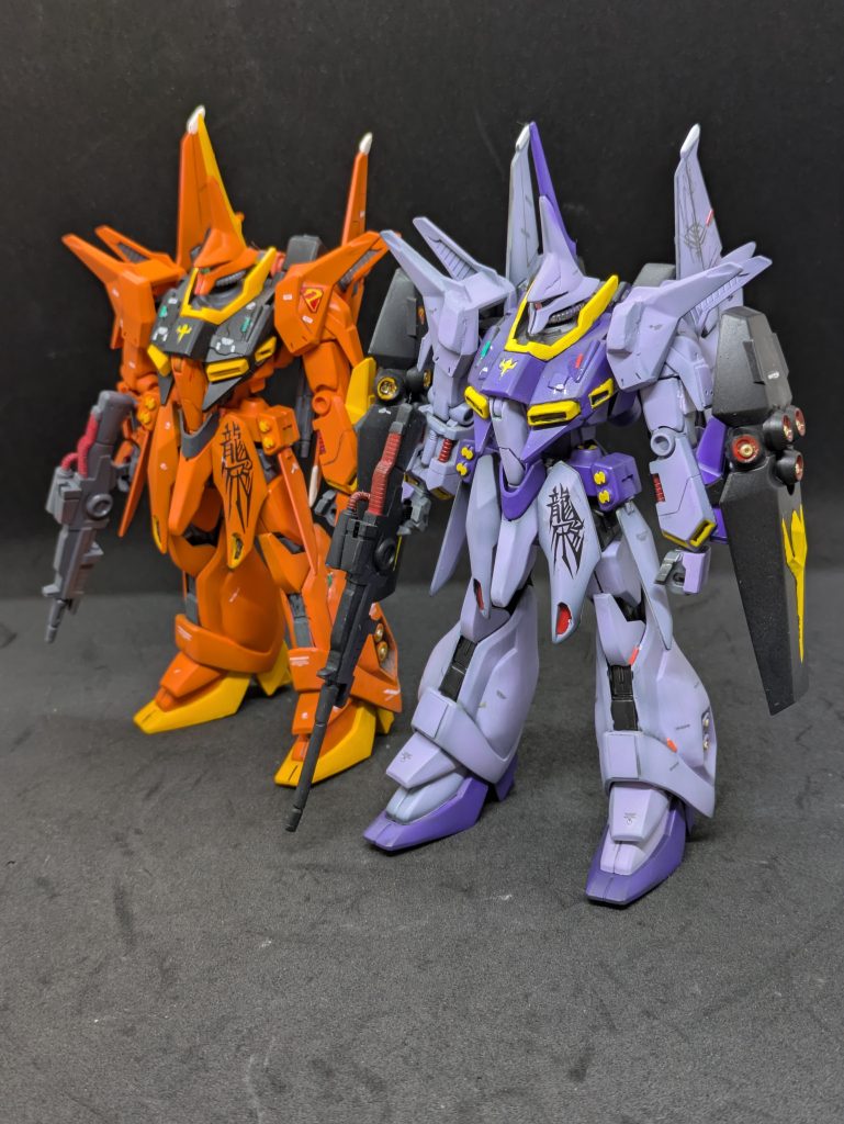 リンダ機の特徴としてはビームライフルで通常型に比べてバレルがロングタイプの試作型となっている。後にバウのビームライフルはドライセンにも共用されることになる。バウの完成に尽力したリンダ中尉機には、グレミーから「龍飛（バウ）」の文字を機体に記すことを許されている。