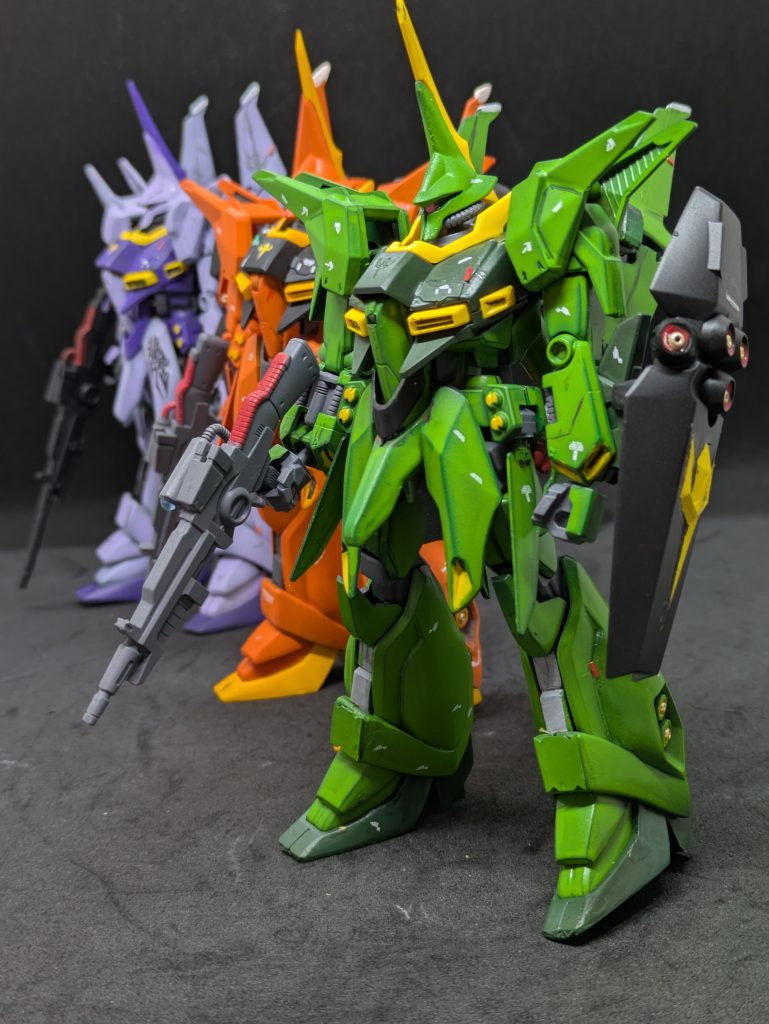 最後は蛇足ですが、やはりMY設定は楽しいです。（リンダ機の元は量産型なのですが、赤バンダイの頃に作ったものなので、勘弁してください）なんだかんだで、とにかく量産型バウが完成しました。最後までご覧いただき、ありがとうございます！