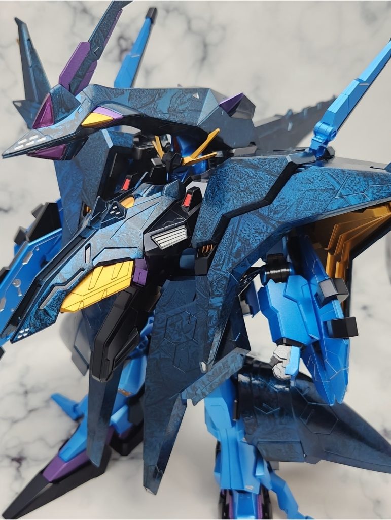 ペーネロペーは大きいですね。白部分が多く大きいので、ラップ塗装で情報量を増やしてみました。広範囲のキャンディ塗装のようなものなので、色ムラが出来にくいように、砂噴きで色を乗せたあと一気に光沢を出す塗り方をしました。結構上手くいったと思うのですが、塗料の減りが通常の塗り方よりかなり激しかったです。