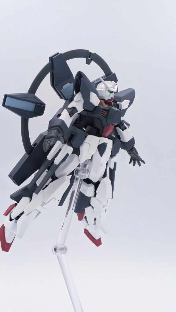 浮遊イメージ。スターゲイザーの実戦試験機という設定ですが、正直エミッテとは色合いと胴体以外共通点無いですね…ｗ