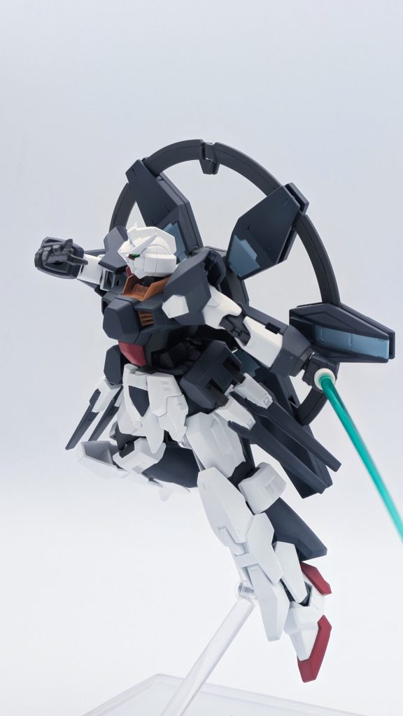 ビームサーベル。こちらもオーソドックスな装備。因みに、肩があまり上がりません…。