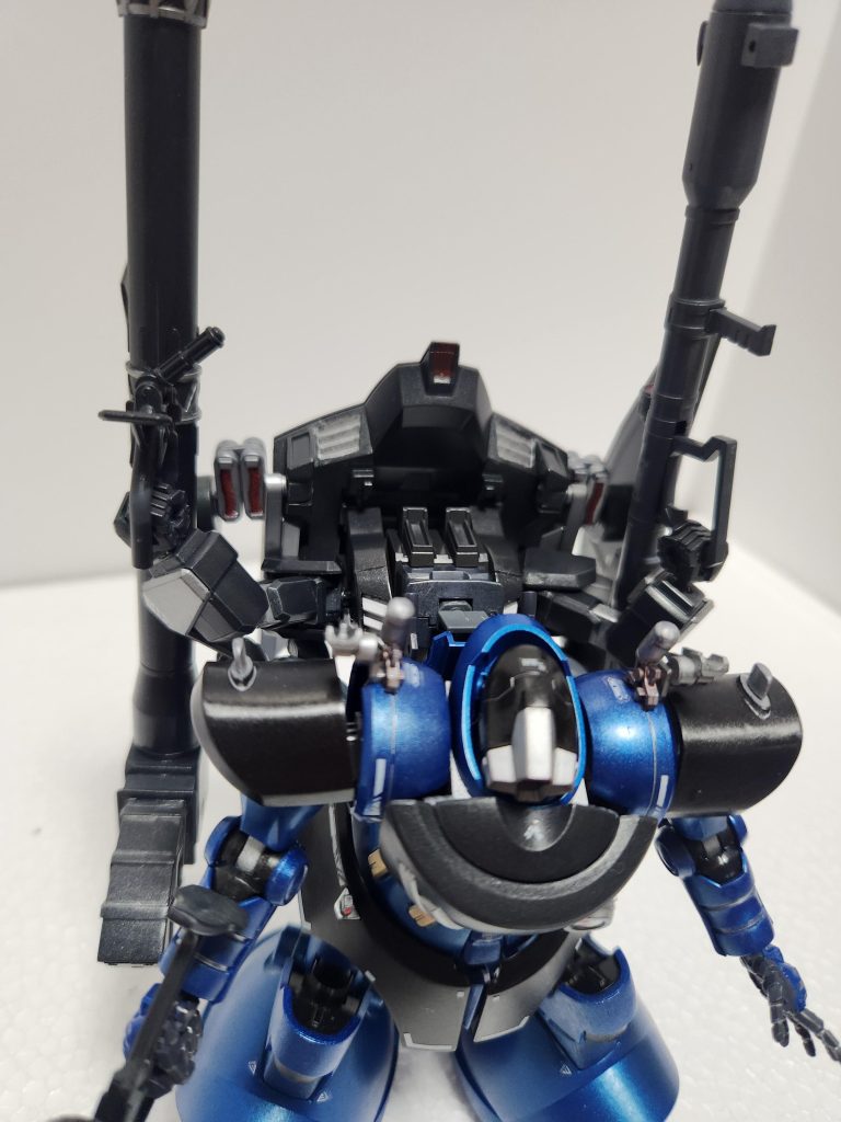 フォビドゥンガンダムの上半身を使っているので稼働させることが出来ます。