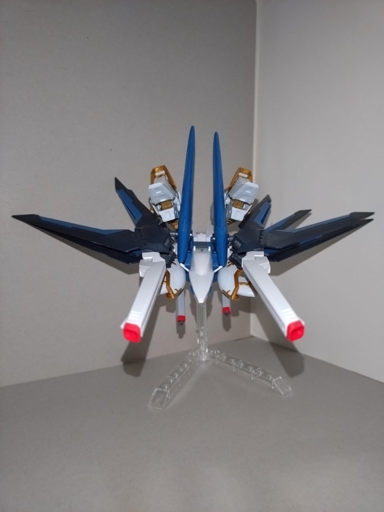 Morfonicaの広町七深が制作したライアットキャリバーンと可変機構がまったく同じだが、こちらの方がよりマッシブになっていることが、MA形態でもよく解る。 〜弦巻財閥の月例レポートより〜