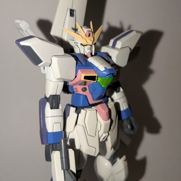 ガンダムXを筆塗りで塗装中です。水性ホビーカラーのセイラマスオカラーを使用しています。プロポーションの改造は行っておりません。（3枚目）