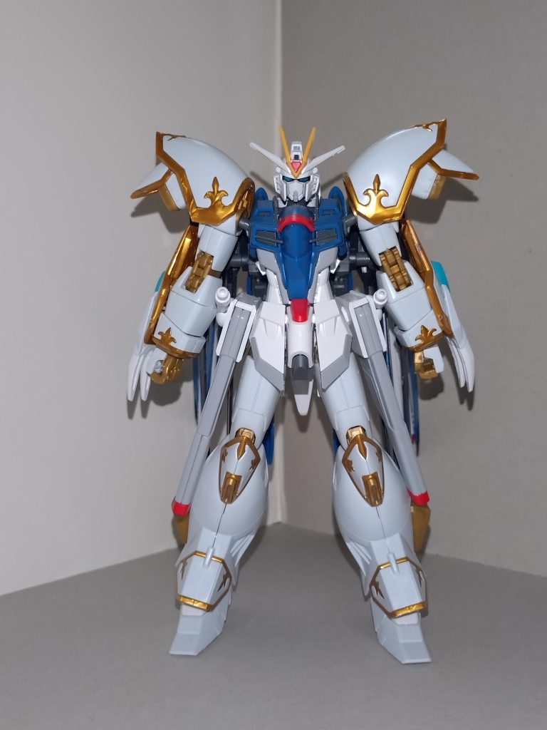 【概要】STTS-909G3　グロリアスフリーダムAveMujicaのドラムス担当「アモーリス」こと祐天寺にゃむが制作したライジングフリーダムの四肢を、ブラックナイトスコードカルラのものへ交換した姿。