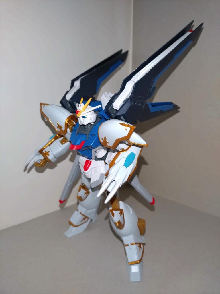 ビームシールド発生機+重斬爪複合兵装防盾システム。