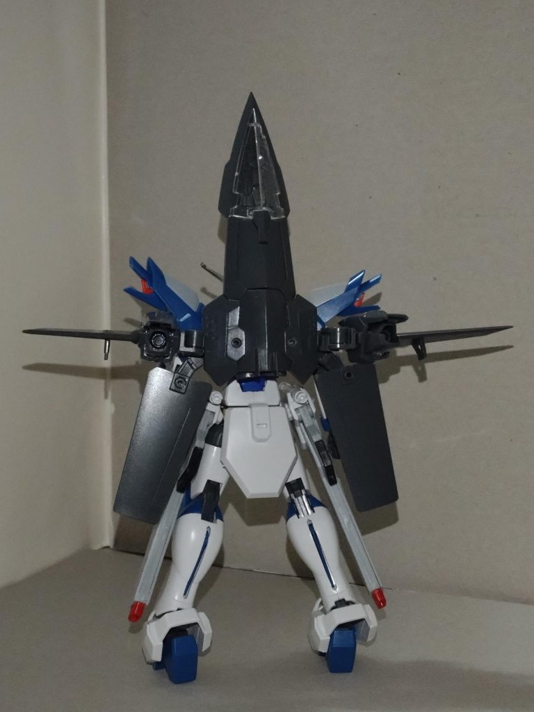 蘭「答えは、フリーダムのアイデンティティである主翼を小さくしながらも、どこまでフリーダムらしく見せられるか、です」···ここではリントの言葉で話せ。