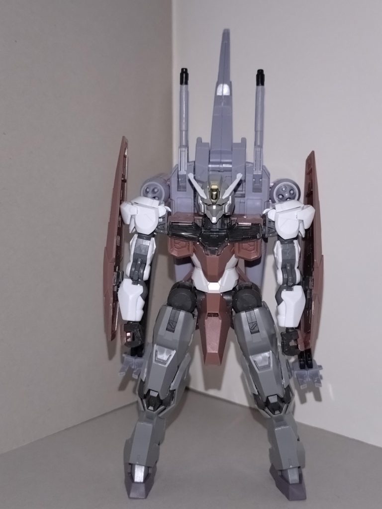 【概要】EDM-103CR　ガンヴォルヴァ・フォランテスハローハッピーワールドのベース担当・北沢はぐみが制作したガンヴォルヴァ・ユニヴェールを、さらに先鋭化させたもの。機体番号末尾のCRとは「コズミック・ライダー」を指す。