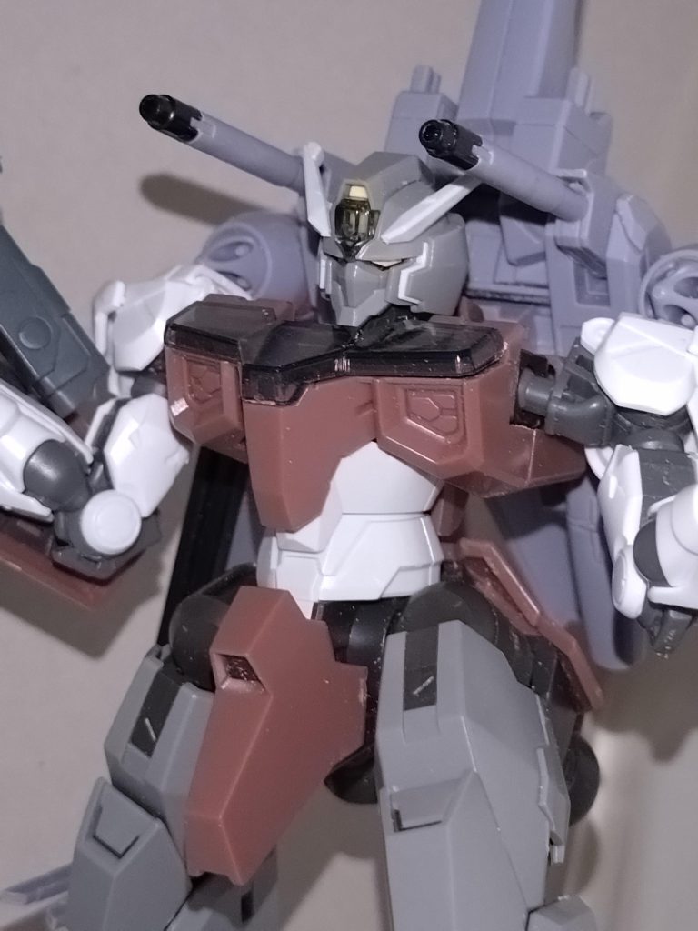 高エネルギー長射程ビーム砲同じくフォランテスユニットに2門を装備する。本機体のメイン武装。