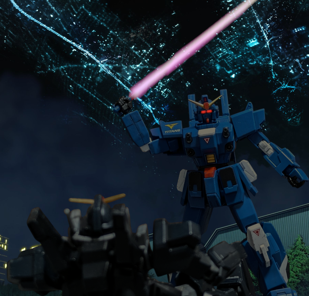 ・ミネバ・ザビ暗殺未遂事件〜11月27日この日イズマコロニーにはジオン残党軍の一つで袖付きの有力者であるミネバ・ザビが密かに来訪。ビスト財団当主のカーディアス・ビストとの極秘会談を行っていたが、クランバトルに偽装したエレノア・リル率いる反G計画派テロリストが一斉に会談現場のホテル近くで行動を開始。複数のザクⅡF2型およびRX-79-BDXが会談現場へ向けて進行。緊急出動した軍警およびSAT部隊とイズマ中心街で戦闘状態となった。治安部隊は多くの犠牲を出しながらもテロ部隊のザクを市街地から引き剥がす事に成功。更にコロニー沖で待機していたロンド・ベル隊第10独立艦隊の強襲揚陸艦[ペガサス]がドッキングベイを突破して強制介入。ペガサスから発艦したエグザべ・オリベ少尉機およびドゥー・ブル大尉機がホテルに迫るエレノア機を排除すべく奮戦していたシイコ機の援護に回り、その隙にカーディアス・ビストおよびミネバ・ザビはホテルから脱出に成功。シイコ機がエレノア機との交戦で中破。一時窮地に立つも情勢不利と判断したテロ部隊がエアロックから撤退した事で窮地を脱した。一方でこの事件の最中に中心街の一角でゼクノヴァ現象が発生しシュウジおよびガンダムX00消失。そしてテロの容疑者としてジークアクスで逃亡していたマチュおよびニャアンをドゥー機が発見しロンド・ベル隊の独立権限でシャリア・ブルがドゥーに回収を命令。これによりジークアクスと共にマチュ、ニャアンはロンド・ベル隊に拘束され、そのままイズマを離れる事になった。なお、アマラカマラ商会から多額の賄賂と見返りにテロ部隊の侵入を手引きしたのは大統領のペルガミノ本人だった事が匿名で大統領府と軍警に送られてきた告発状で発覚。ペルガミノは拘束されたものの大統領府は責任回避のため全ての容疑をマチュらに押し付けて国際指名手配とした。