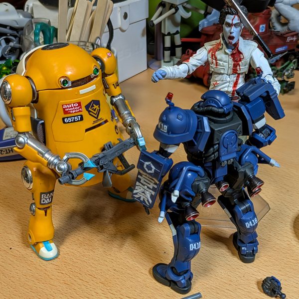 1/144ジークアクスに登場した軍警ザクボディカラーは暗めでと思っていたけど、塗ってみると思っていたより青々してました。箱絵には近いのかな(⁠.⁠ ⁠❛⁠ ⁠ᴗ⁠ ⁠❛⁠.⁠)（5枚目）