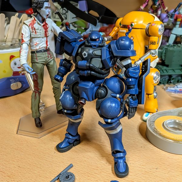 1/144ジークアクスに登場した軍警ザクボディカラーは暗めでと思っていたけど、塗ってみると思っていたより青々してました。箱絵には近いのかな(⁠.⁠ ⁠❛⁠ ⁠ᴗ⁠ ⁠❛⁠.⁠)（4枚目）