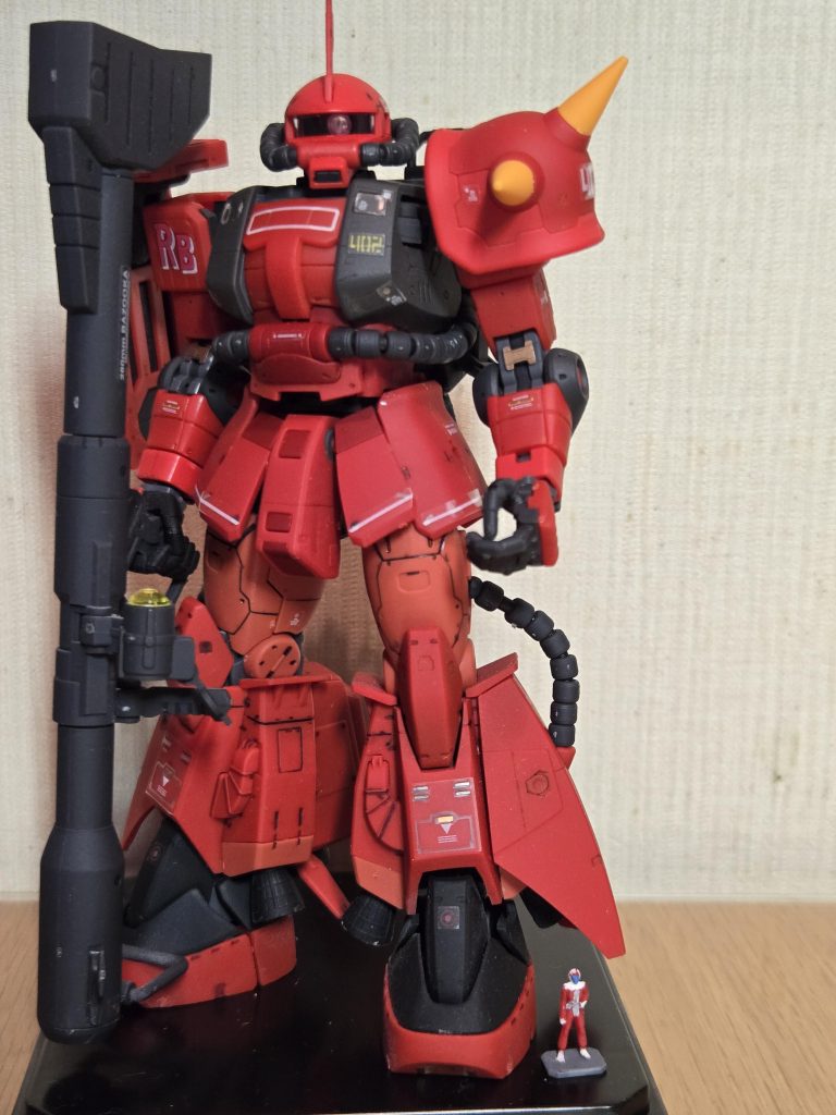 ザクなのにジャイアントバスが似合うのが良いですよね👍足下にはジョニーライデンがいます（笑）