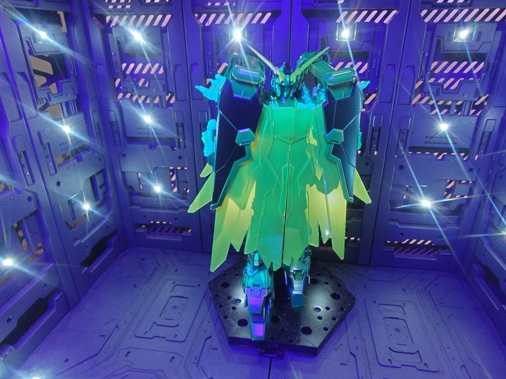 マントを羽織った状態です。