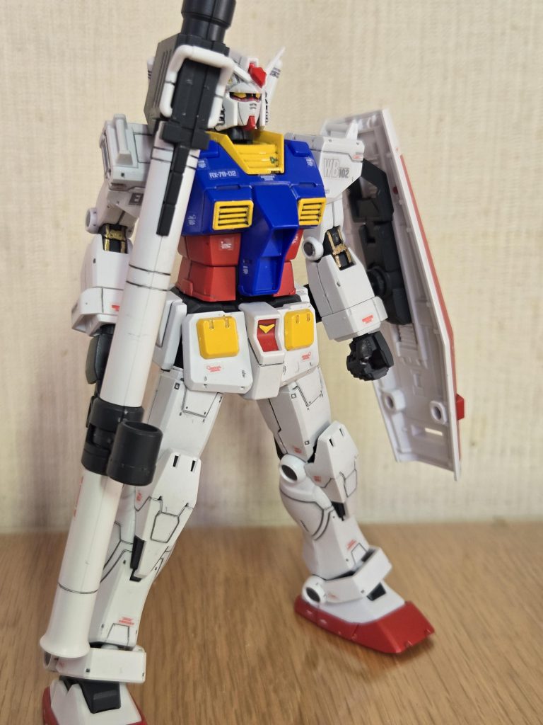 ガンダムはスタイルがジオンのMSに比べて無駄な重さを感じさせないので機動性が良さそうに見えます。