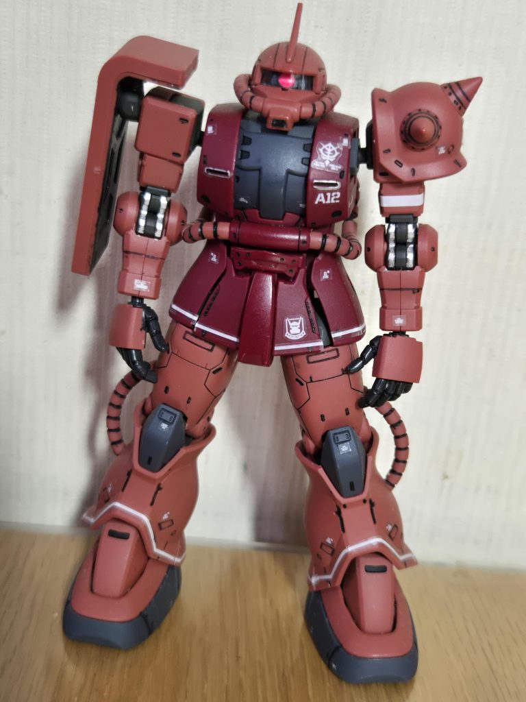 シャアピンクよりも、迫力がありますね。デカールも良い感じです。