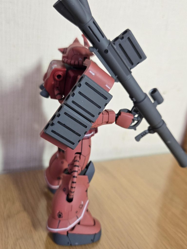 弾倉のの予備を付けると更に迫力満点💯