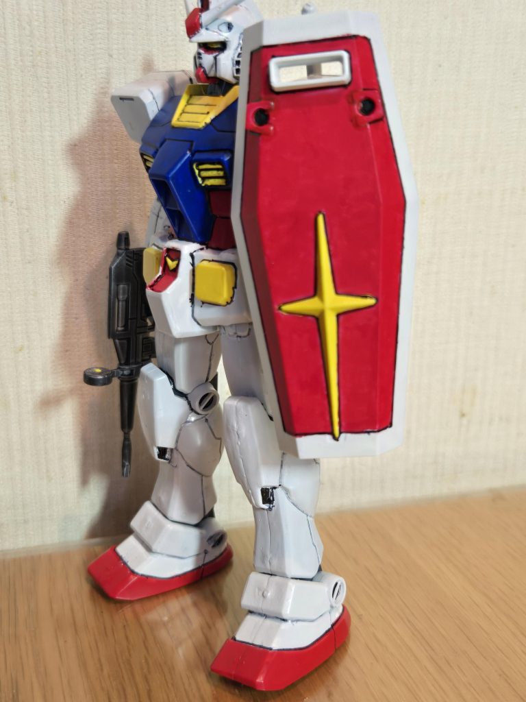 旧キットに比べて盾がしっかりしてますね。