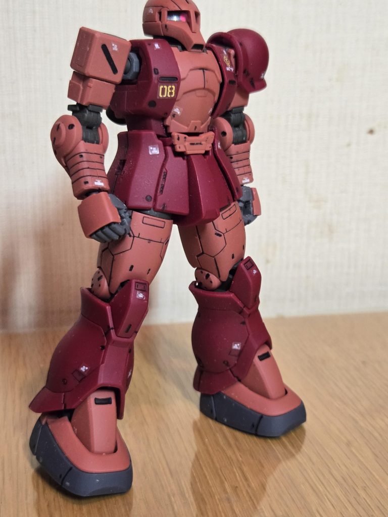 作製時の定番になりましたけれど、モノアイの前には薄い透明プラバンを配置しました。