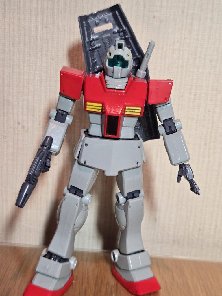 筆塗り全塗装をしました。墨入れもしたら昔のHGでも良い仕上がりになりますよね。ボディはライトブルーにしましたが、正解だと思いました。