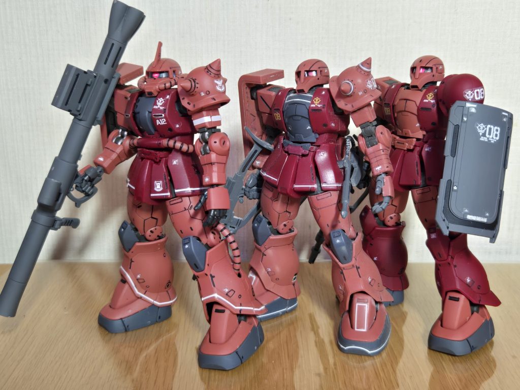 武器もフル装備で持たせてみました。やはり、MSと言えばザクです！