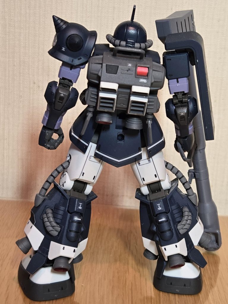 大型のバックパック！ザクの皮を被ったゲルググと言われる程、機動性が高いのが伺えます。