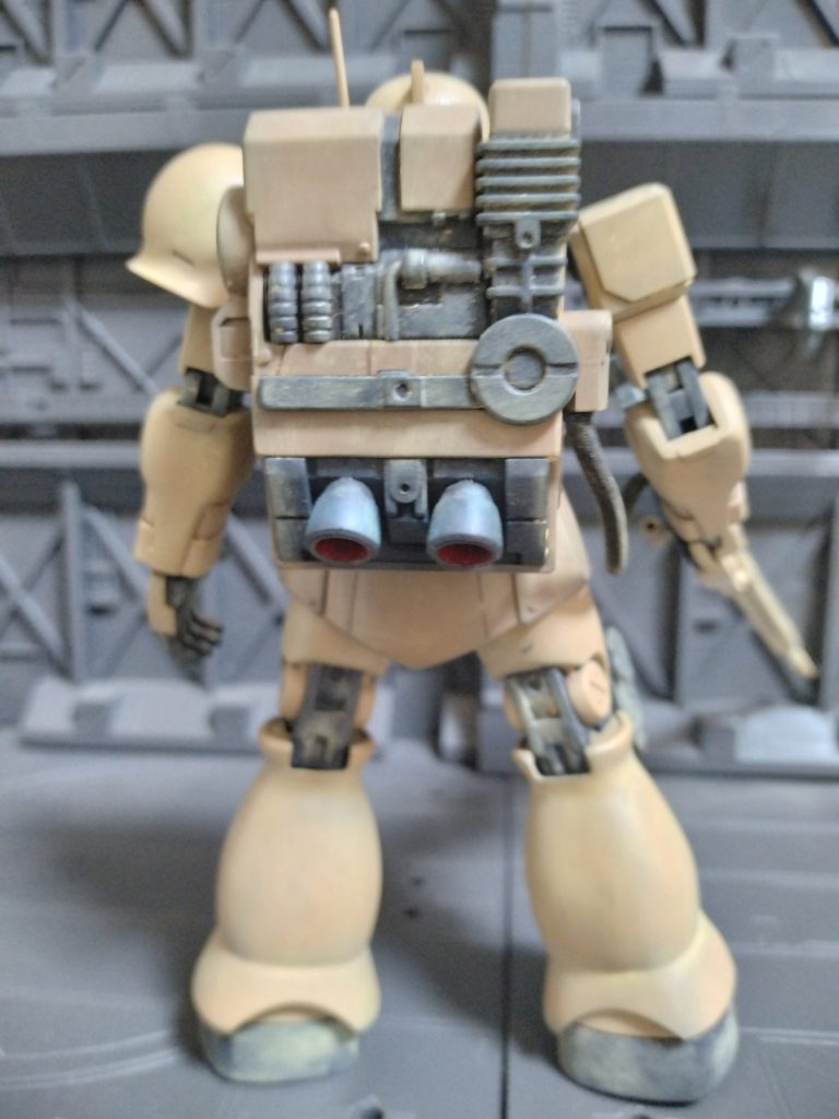 背面です。正面同様に砂汚れとランドセルのメインバーニアの青焼けをウェザリングを施してます。