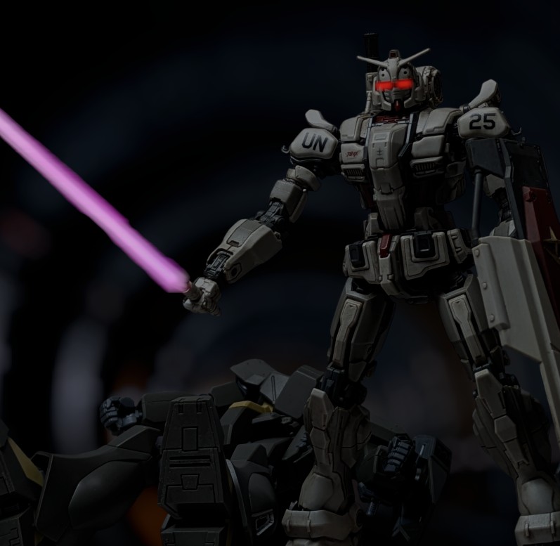 同時刻。旧ジオン秘密基地跡坑道内。抜刀したガンダムEXを前にマチュとシュウジら合同捜索隊はジークアクス、ガンダムX00を前面に出してミケルやコモリの乗ったホバートラックをジムがカバーしつつ下がらせていた。