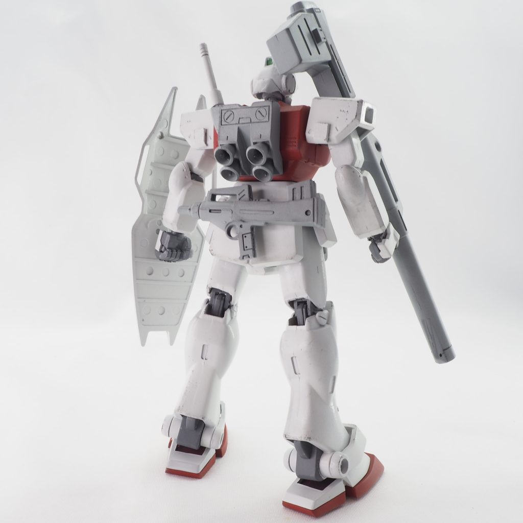 ゲーム版では一貫してジム・コマンドに搭乗するところ、漫画版はBD1号機との初戦でジムが損壊→本機へと乗り換えていきます。※作中では「新型ジム」としか呼称されませんが、デザインから間違いなくD型と思われます。