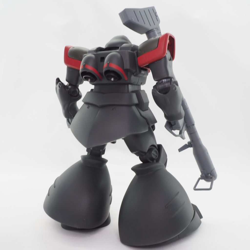 ゲーム本編の映像と設定資料をもとに、HGUCドムと旧キットリック・ドムⅡをミキシング、特有のデザインを再現しました。