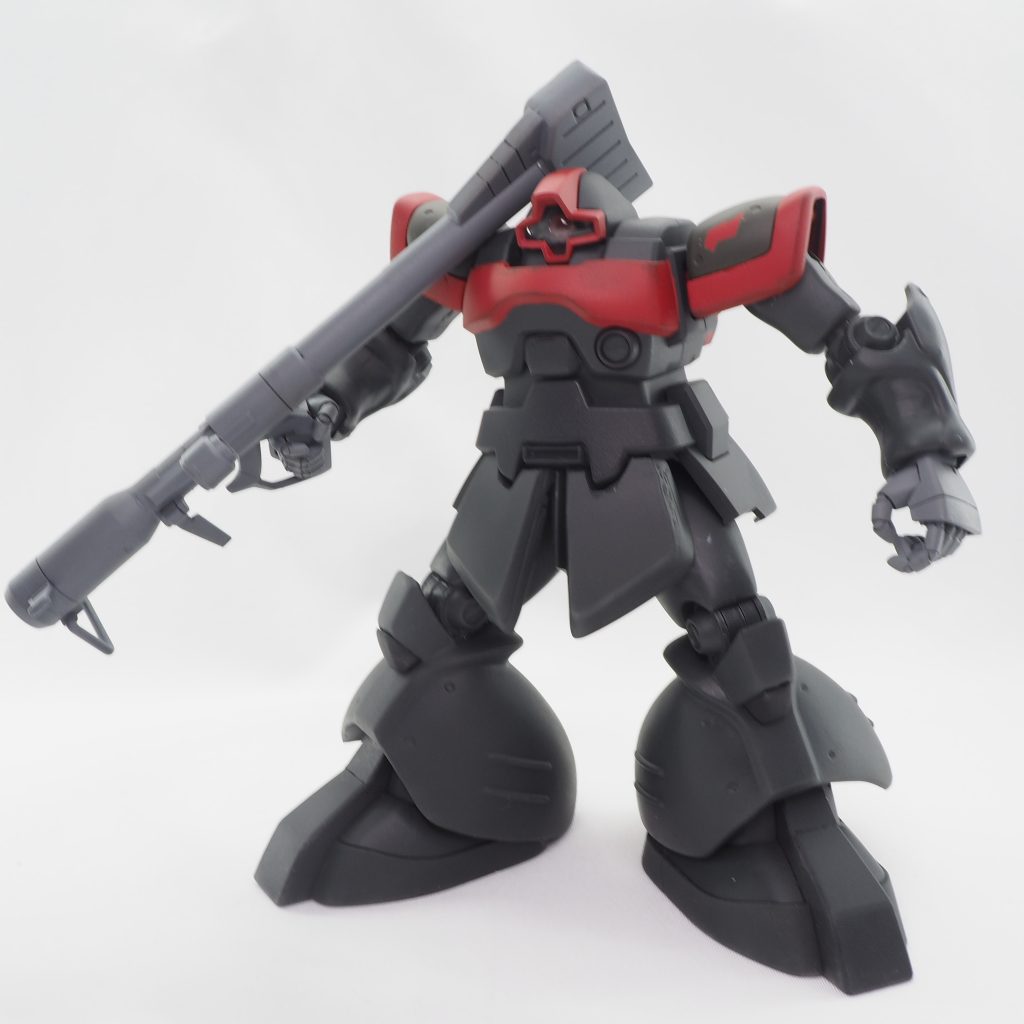 頭、胴体、足はドム腕、脚、フロントアーマーはリック・ドムⅡ肩はコレ！というものがなかったんですが、塗り分けの都合でドムトローペンのものを加工