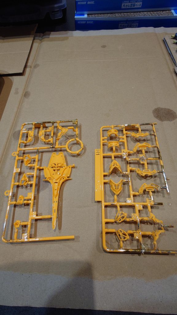 金メッキパーツはメッキを落とす必要があると言われたので、やってみましたが、まーいい感じにできたのではないでしょうか！