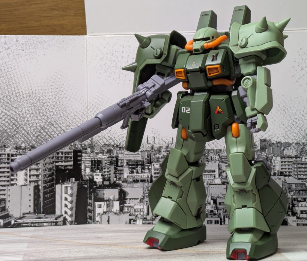 ハイザックカスタムはティターンズでは主に高精度センサーを活かした狙撃任務に用いられ、探知外からの高精度狙撃にエゥーゴ部隊では被害が続出。グリプス戦役中のサイド2でのティターンズ狙撃部隊との戦闘から