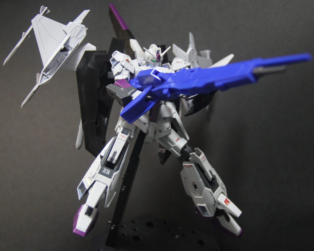 上記に加え更にZガンダム3号機ホワイトユニコーンの要素も混ざっている。