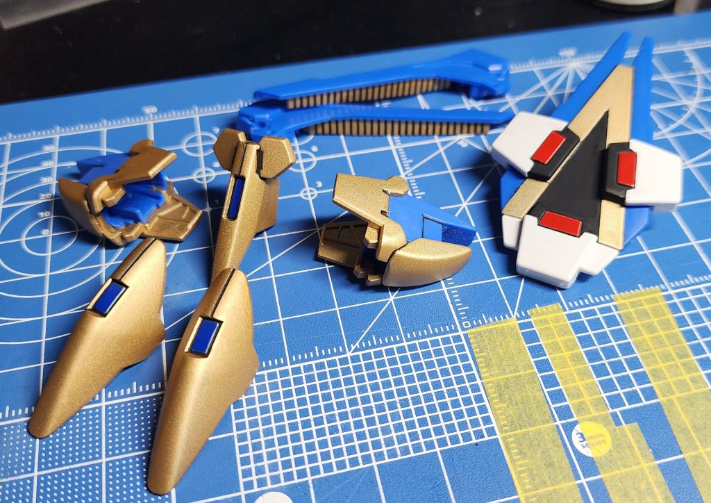 塗装したパーツ類です ガイアのブライトゴールドを使用しました