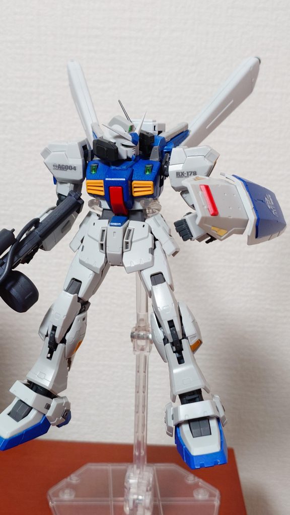 ステッカーは両肩とシールド、ツインアイのみ✨️老眼には厳しい…(@_@;)