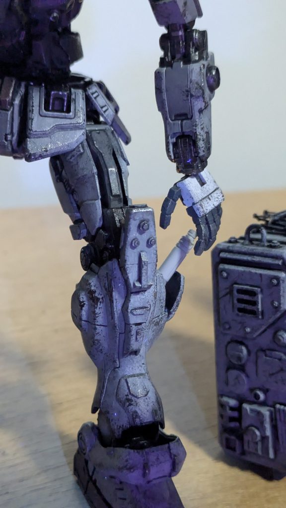 頑張って加工した「ふくらはぎからビームサーベル」‼️でもビームサーベル本体と持ち手の甲の塗装忘れてました🤣🤣また今度塗ります💦