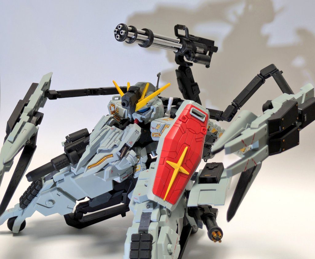 フレキシブルアームユニットを使い擬似的にファンネルの様に使う事も可能