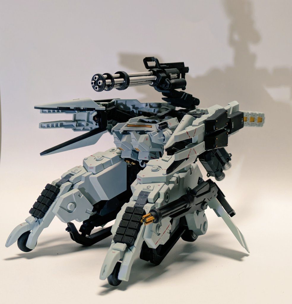 ロードユニット元々は陸戦用試作型MAのパーツだったセンターユニットに有人コックピットがある